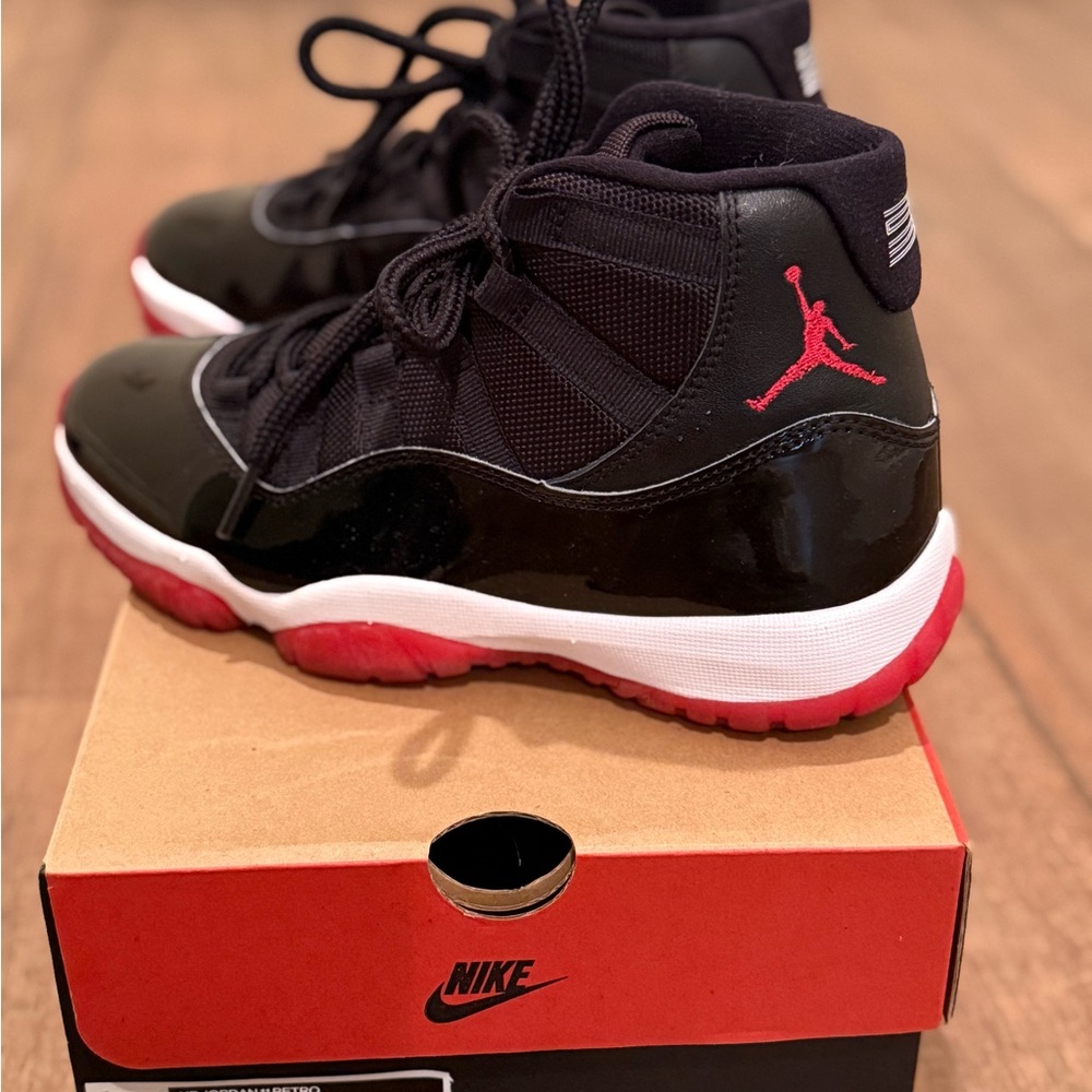 Nike Air Jordan 11 Retro Bred (M 5.5/W 7.5)
